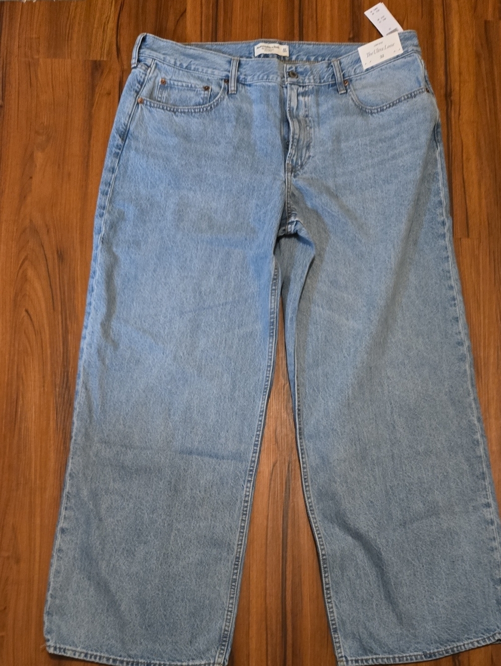 NWT Abercrombie & Fitch Light Blue Low Rise ultra Loose Women's Jeans 32